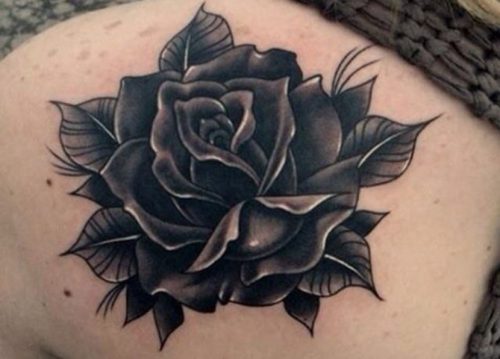 tatuajes de rosas negras