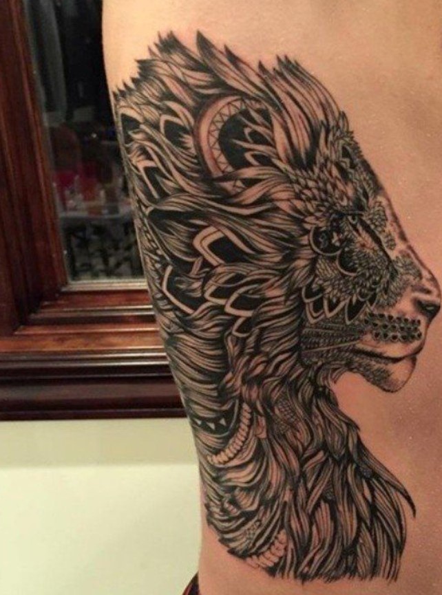 Tatuajes en COSTILLAS león