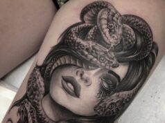 tatuajes de mujer medusa hermosa