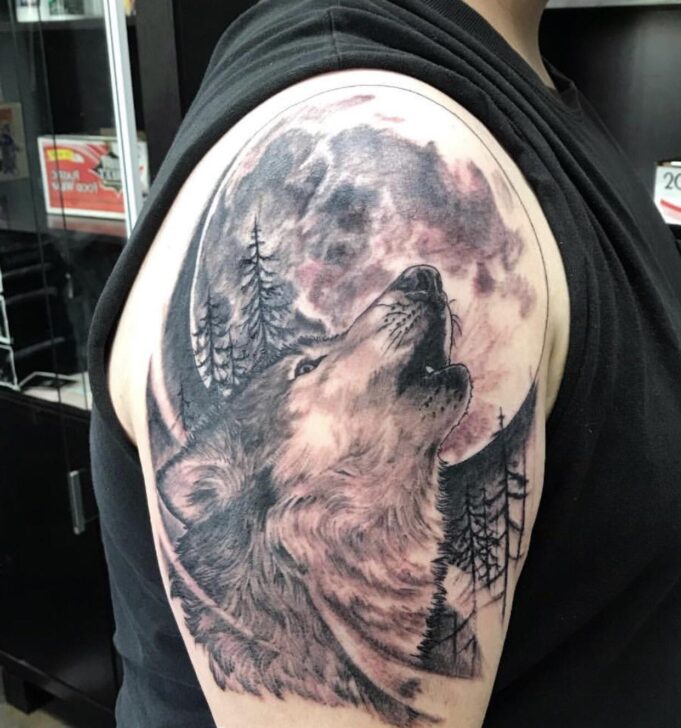 Tatuajes de LOBOS: 14 asombrosos diseños muy bien logrados Tatuaje lobo maullando luna llena