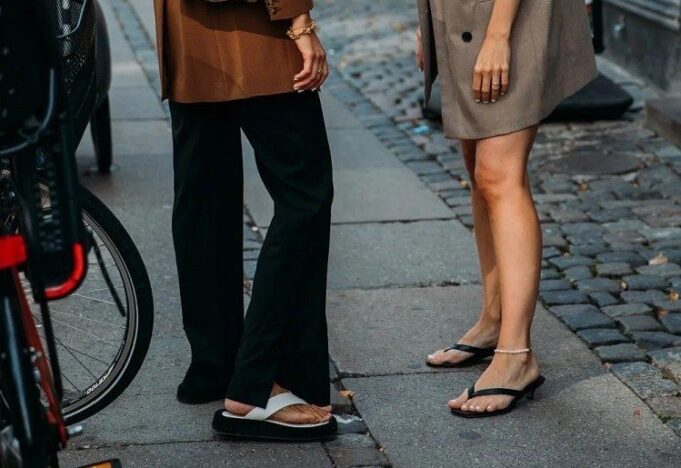 ¿Cómo llevar chanclas con estilo? Guía práctica de moda 1657674902 comment porter les tongs en ville
