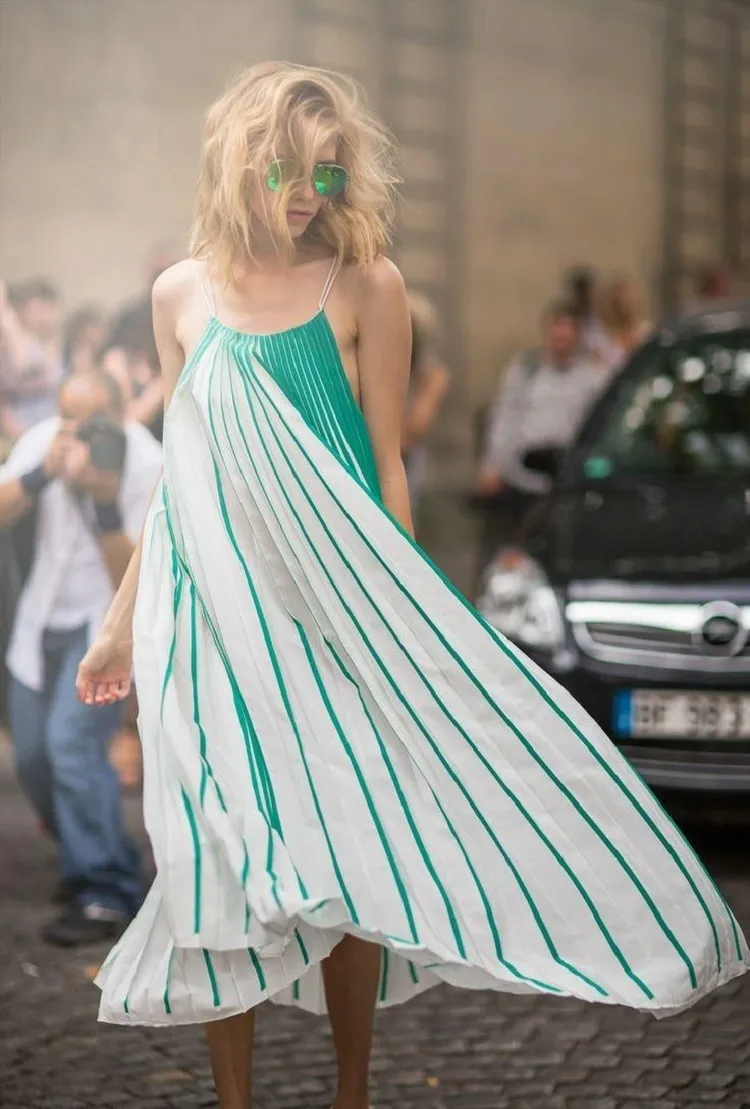 moda mujer tendencia verano 2022 cómo llevar vestido plisado