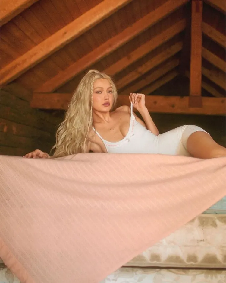 Trajes de baño de una sola pieza ¿Siguen de moda? 16 - 【MioEstilo】 traje de baño de una pieza blanco shorty boda verano 2022 bikini gigi hadid frankies