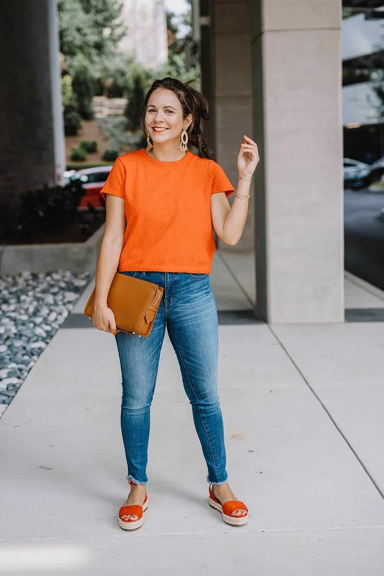 Alpargatas ¡Descubre cómo elegirlas y llévalas con estilo! 4 - 【MioEstilo】 outfit naranja para primavera verano