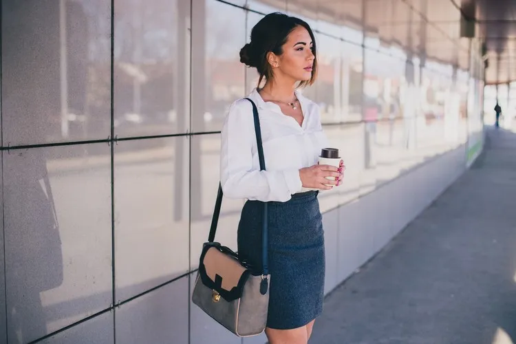 Ropa de mujer para la ola de calor: Ropa para sentirte fresca! 15 - 【MioEstilo】 cómo vestirse en el trabajo consejos de moda sofocos 2022