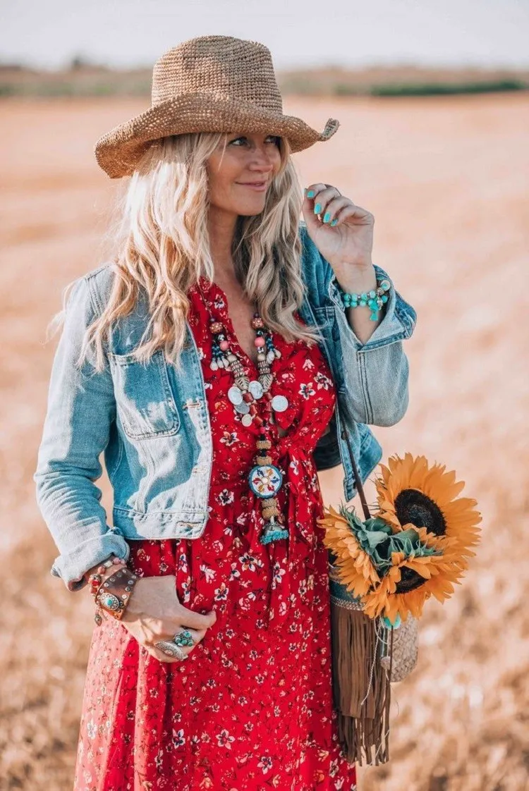 color tendencia 2022 moda tonos brillantes estilo bohemio chic joyería de mujer debe tener