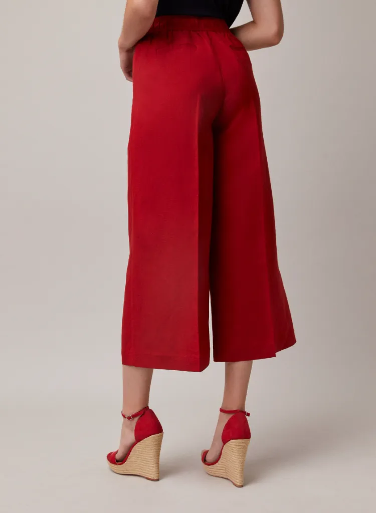 Pantalones sueltos para el verano | Mira estas sugerencias 9 - 【MioEstilo】 pantalones fluidos verano chic gaucho color rojo piernas anchas con pliegues