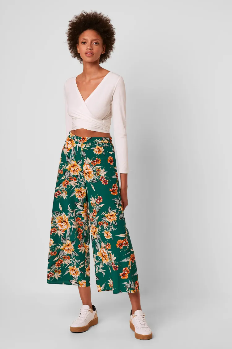 Pantalones sueltos para el verano | Mira estas sugerencias 7 - 【MioEstilo】 pantalones fluidos verano gaucho culottes cortos piernas anchas estampado floral