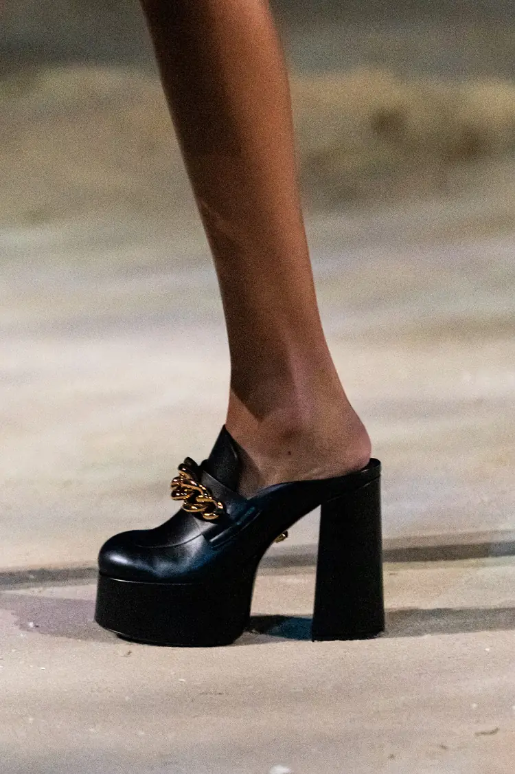 zuecos de moda para mujer 2022