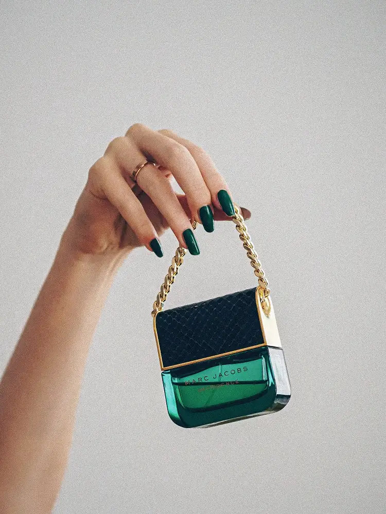 ¡3 maneras de usar un bolso para lucir elegante! 3 - 【MioEstilo】 Cómo llevar una bolsa