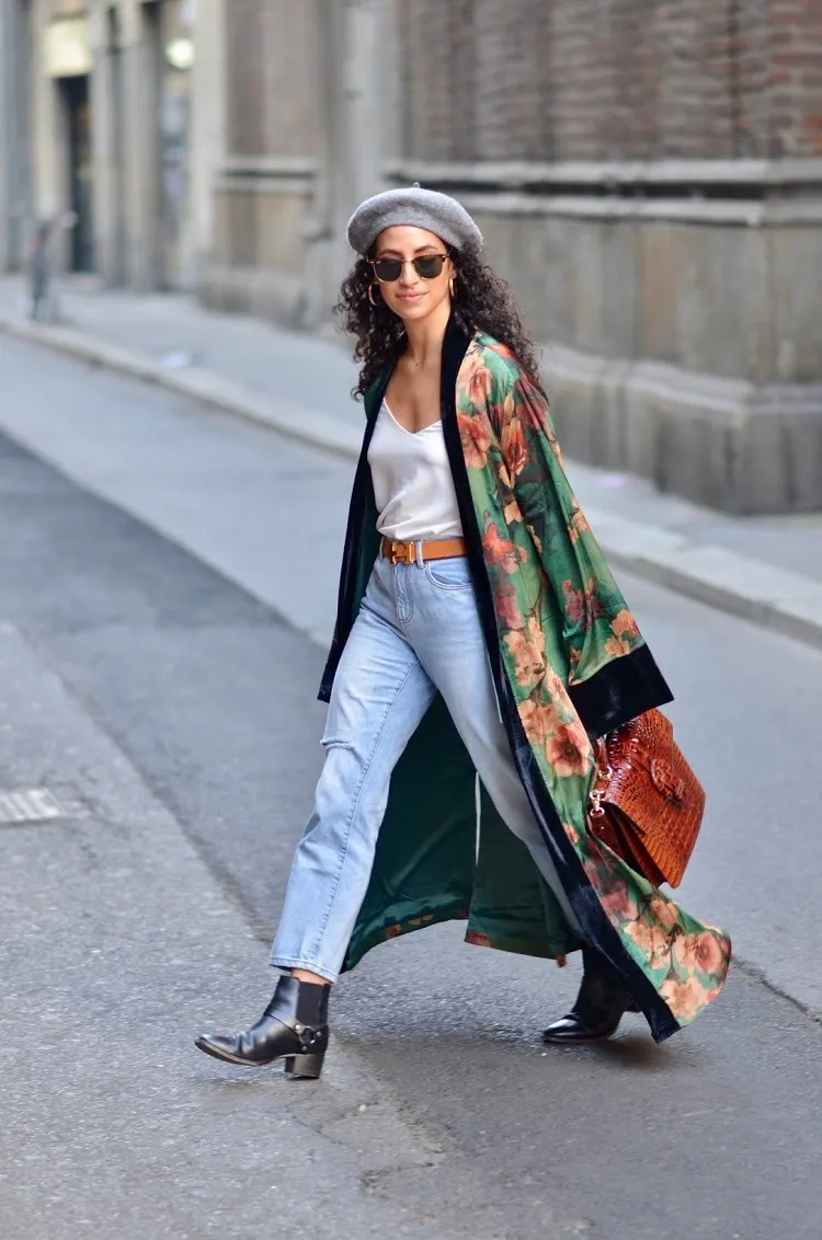 Kimonos con estilo: Ideas para lucir esta temporada 10 - 【MioEstilo】 Cómo llevar una chaqueta kimono de mujer ultralarga con vaqueros