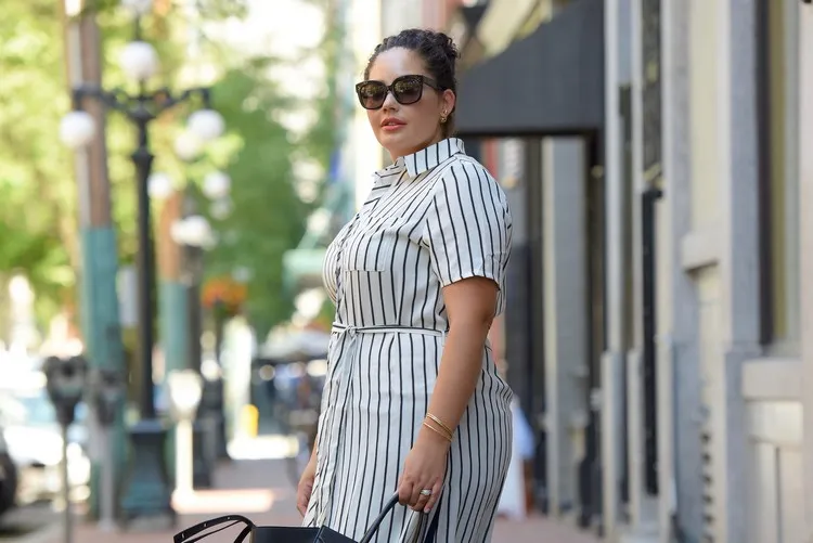 what dress for round mujer vestido camisero moda tendencia verano 2022