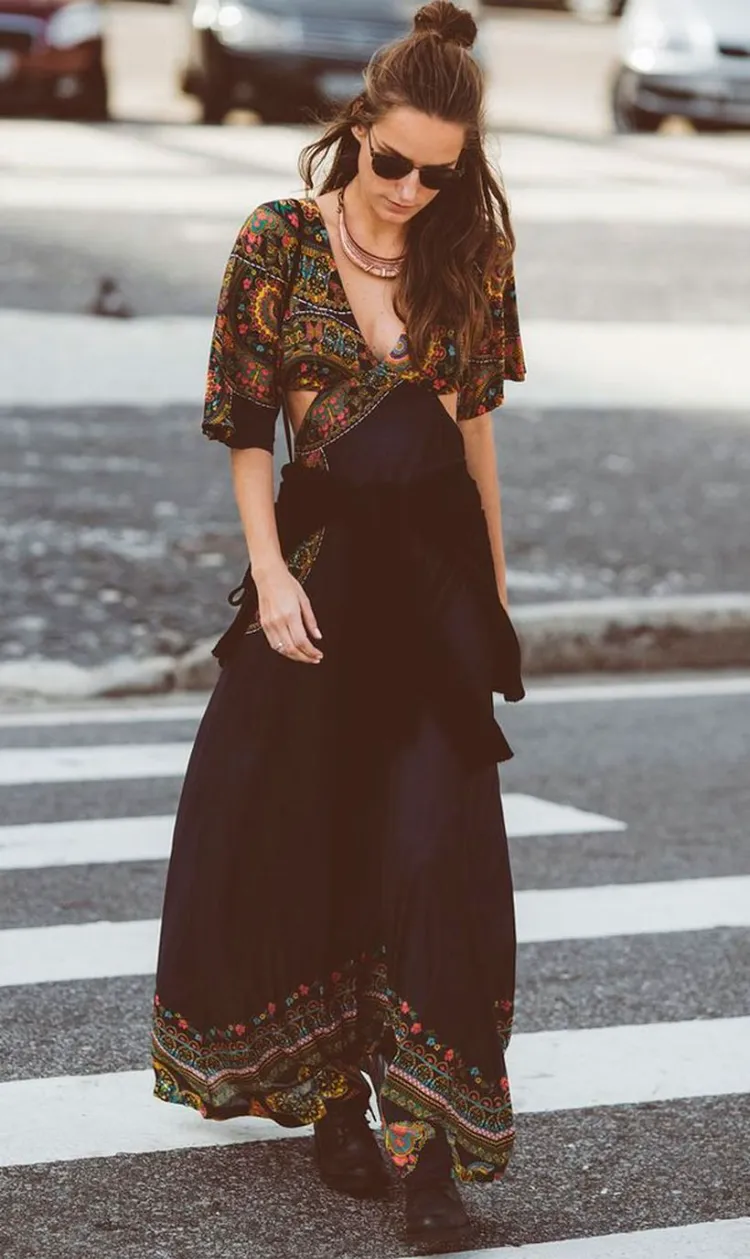 Vestido largo bohemio y look hippie chic: 20 ideas de tendencias primavera/verano 6 - 【MioEstilo】 vestido largo bohemio negro con detalles coloridos tendencias primavera verano 2022