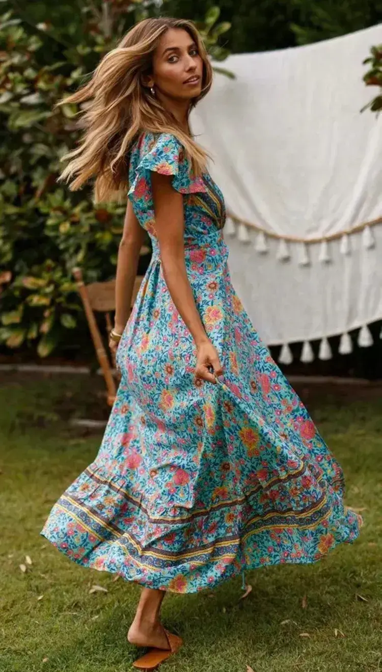 Vestido largo bohemio y look hippie chic: 20 ideas de tendencias primavera/verano 10 - 【MioEstilo】 vestido largo idea azul floral bohemio tendencias primavera verano 2022