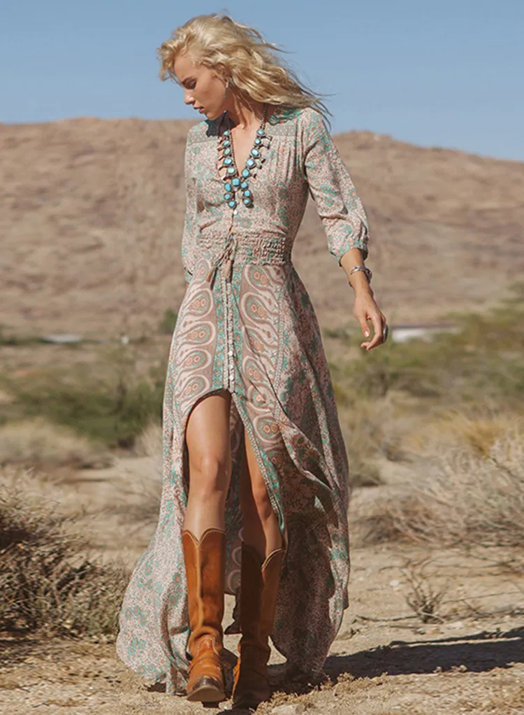 Vestido largo bohemio y look hippie chic: 20 ideas de tendencias primavera/verano 14 - 【MioEstilo】 bohemio chic hippie vestido largo primavera verano 2022 mujer marrón botas vaqueras