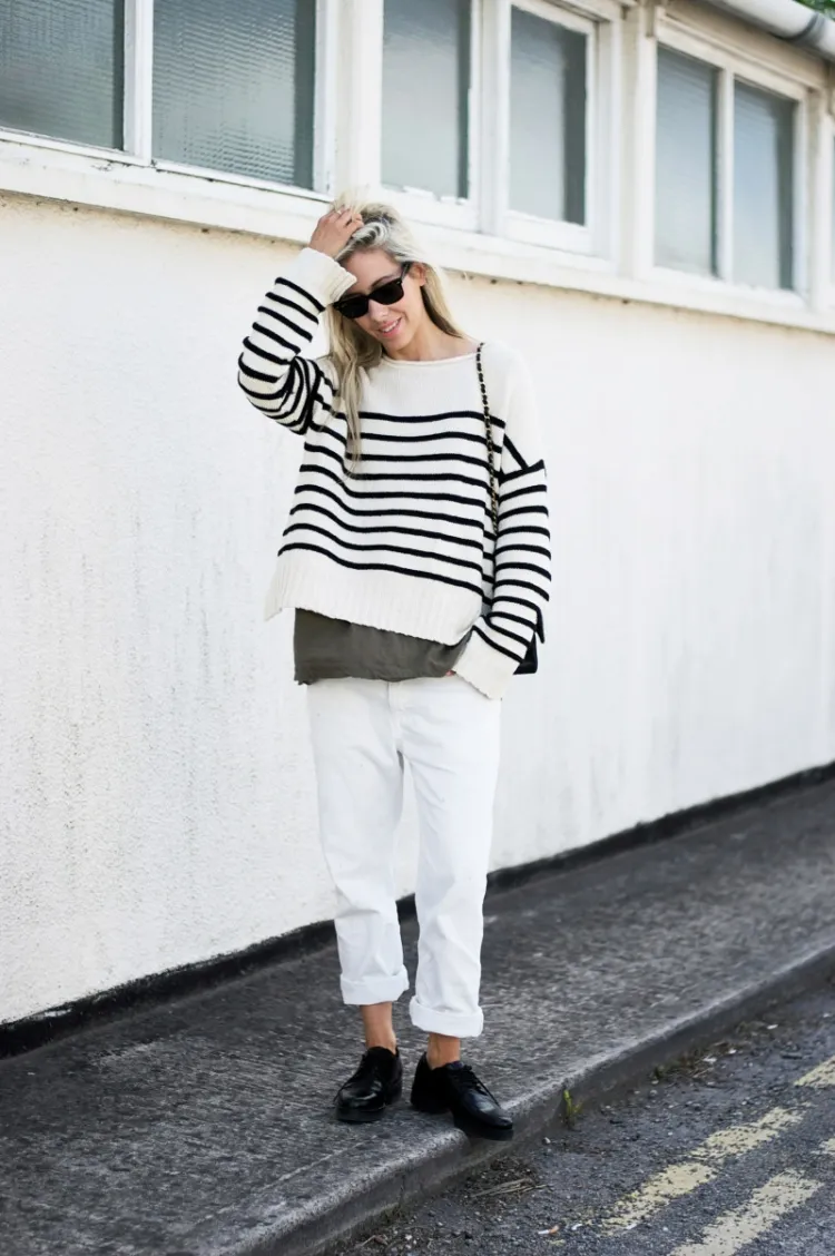 Tendencia de moda inspirada en los armarios de nuestras tías: ¿qué es auntiecore? 8 - 【MioEstilo】 auntiecore moda tendencia viejo par zapatillas fabulosas pantalones de lino compraron mercado de pulgas opshop