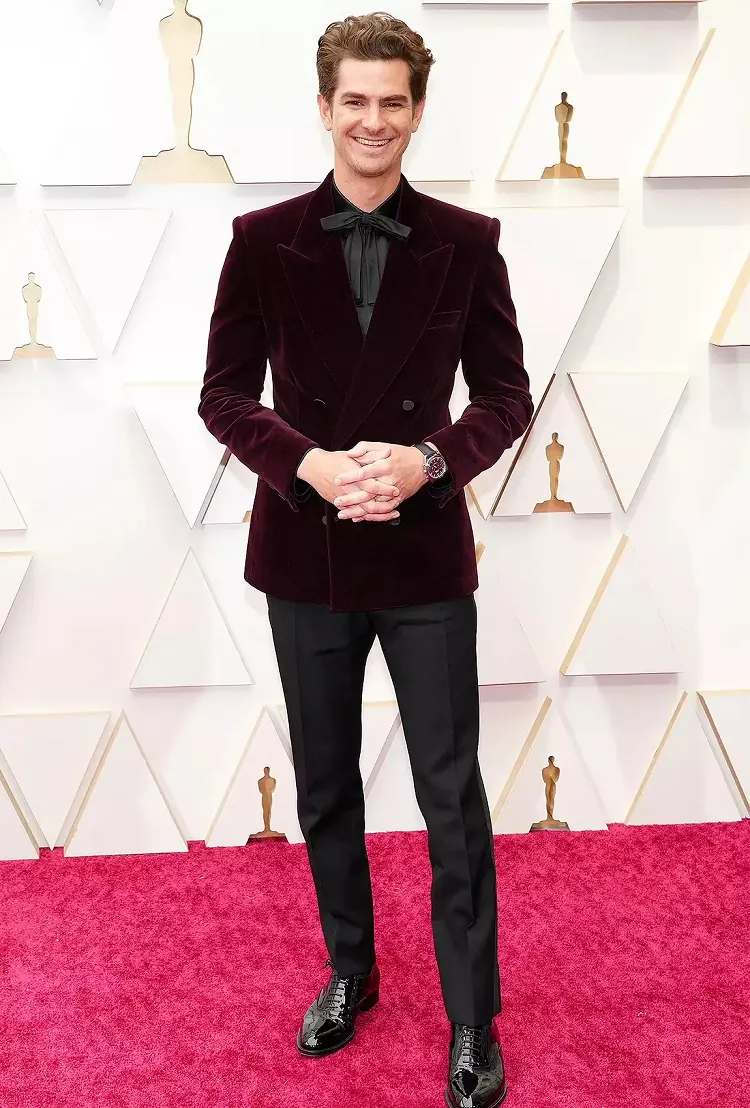 Andrew Garfied en la alfombra roja de los Oscar