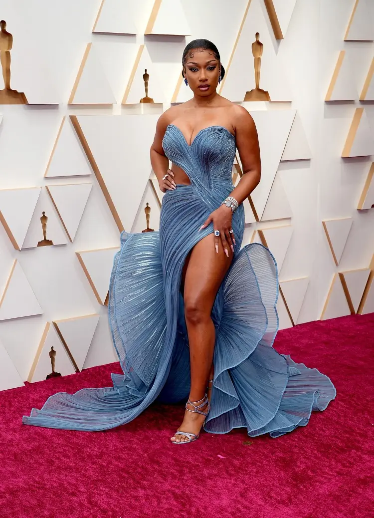 los vestidos mas bonitos de los oscar 2022