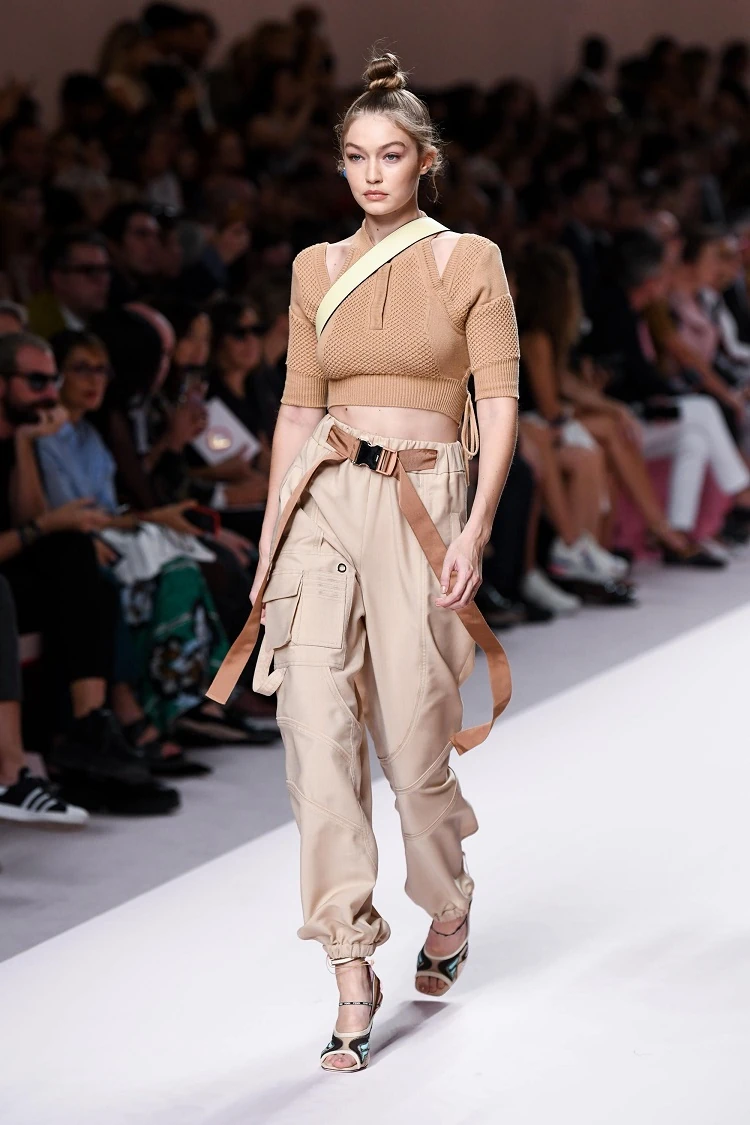 ¿Cómo vestir con estilo en la primavera? ¡Grandes ideas! 2 - 【MioEstilo】 pantalones anchos beige cintura alta