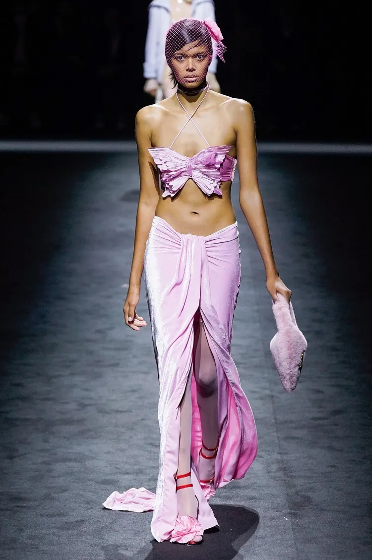 material tendencia terciopelo primavera verano 2022 semana de la moda