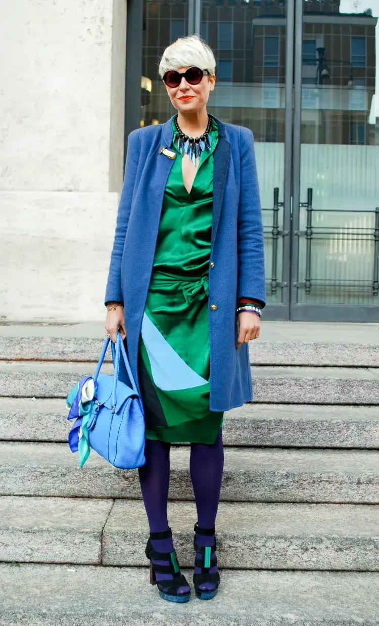 asociación de colores análogos ropa de mujer círculo cromático teoría del color