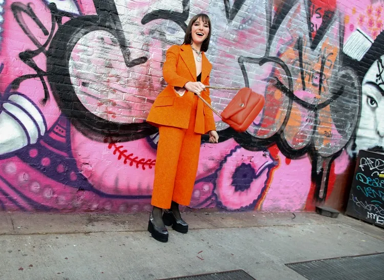 traje de mujer naranja tendencia ropa deportiva semana de la moda nueva york 2022 2023