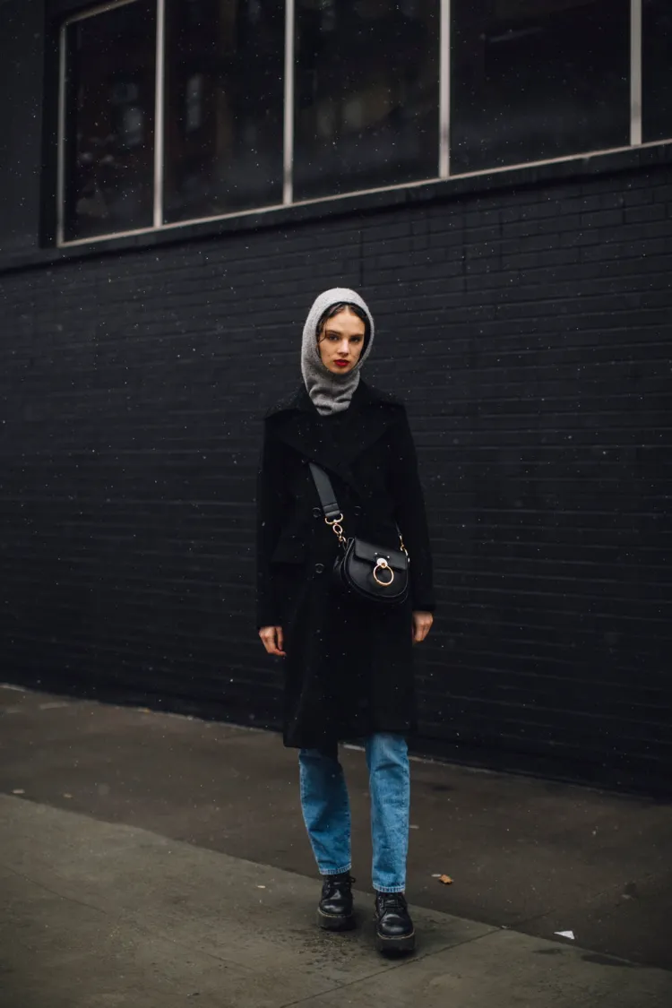 look streetstyle de mujer semana de la moda de nueva york otoño invierno 2022 2023