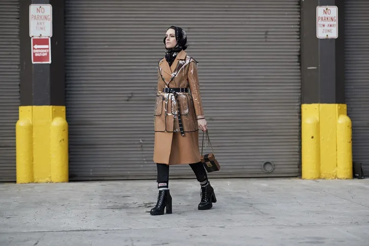 cómo llevar un abrigo de lana camel para mujer este invierno 2022