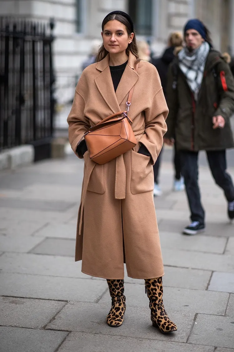 Consejos de moda para llevar abrigo largo camel de mujer con estilo invierno primavera 2022