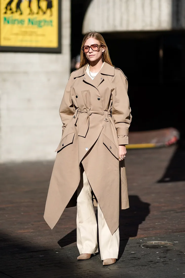 abrigo mujer camel con cinturón primavera 2022