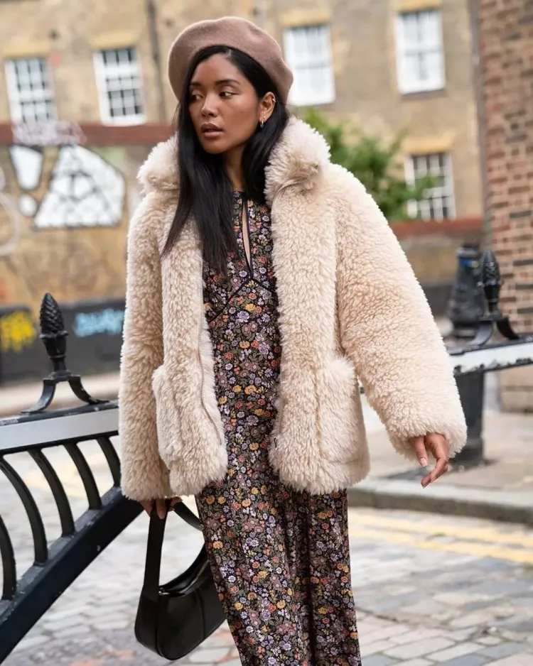 invierno 2022 look de mujer de 40 años
