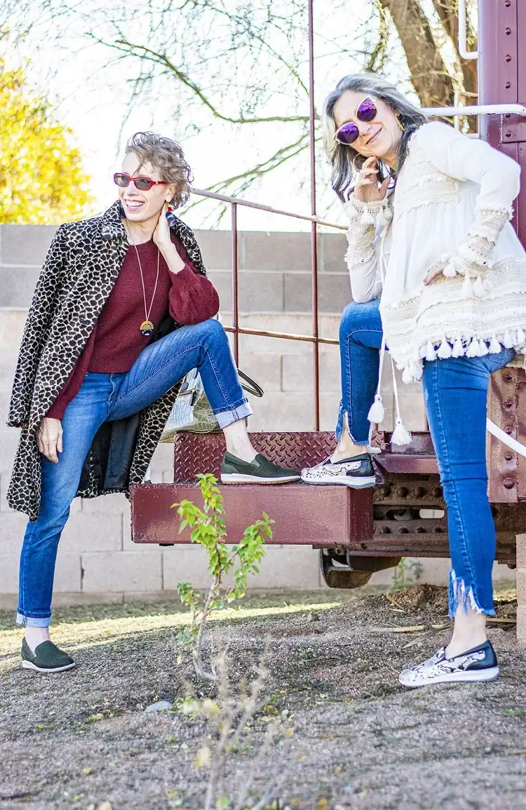 ¿Usar zapatillas después de los 50? ¡Consejos y trucos para rejuvenecer! 10 - 【MioEstilo】 como llevar tenis con jeans