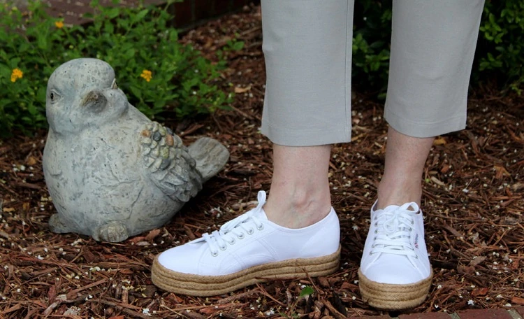 ¿Usar zapatillas después de los 50? ¡Consejos y trucos para rejuvenecer! 15 - 【MioEstilo】 como usar zapatillas