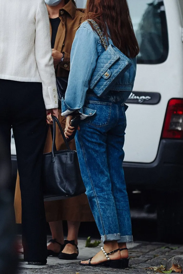 total look jeans moda tendencia primavera verano 2022 mujer