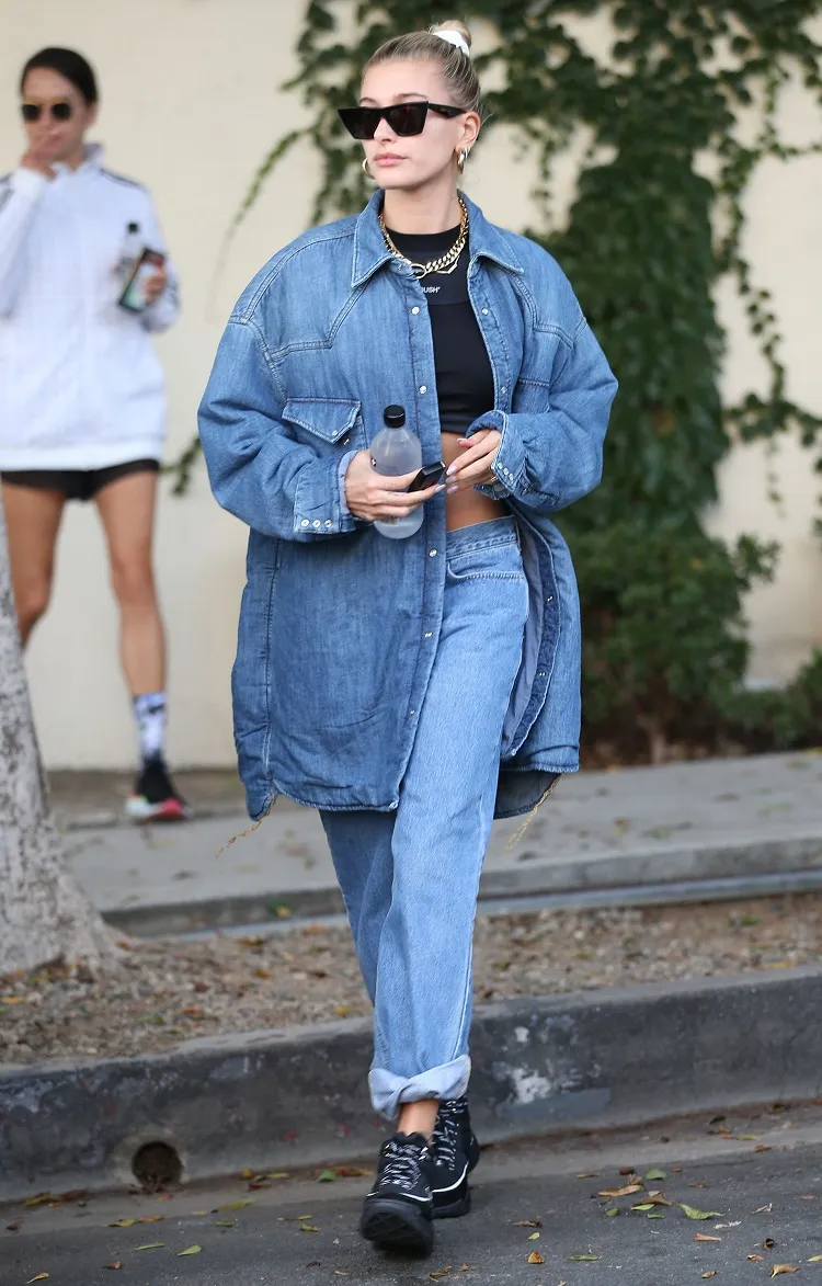 jeans dobles de mujer haleyr bieber total look