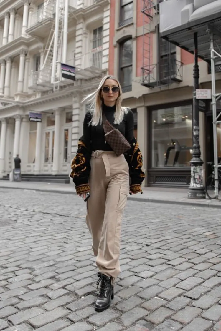 Pantalones cargo de mujer - 5 diseños modernos y con estilo 13 - 【MioEstilo】 cómo usar pantalones cargo de mujer beige de moda con estilo elegante invierno 2022