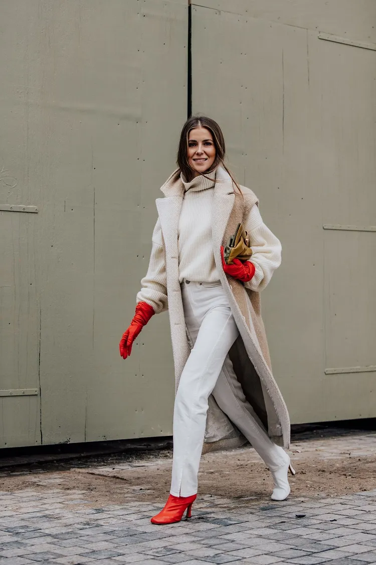 con qué llevar jeans blancos en la tendencia de moda femenina de invierno 2022