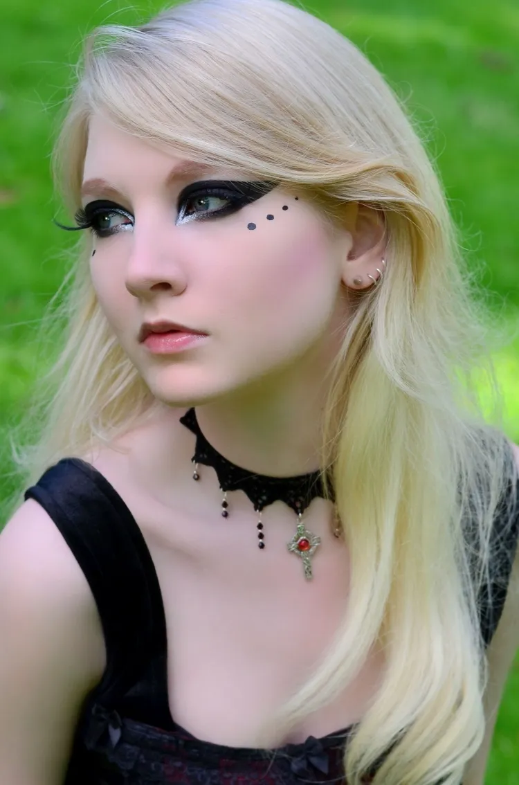 Ideas de tendencias "góticas" que te harán ver muy bien 11 - 【MioEstilo】 estilo de vestido gótico de niña