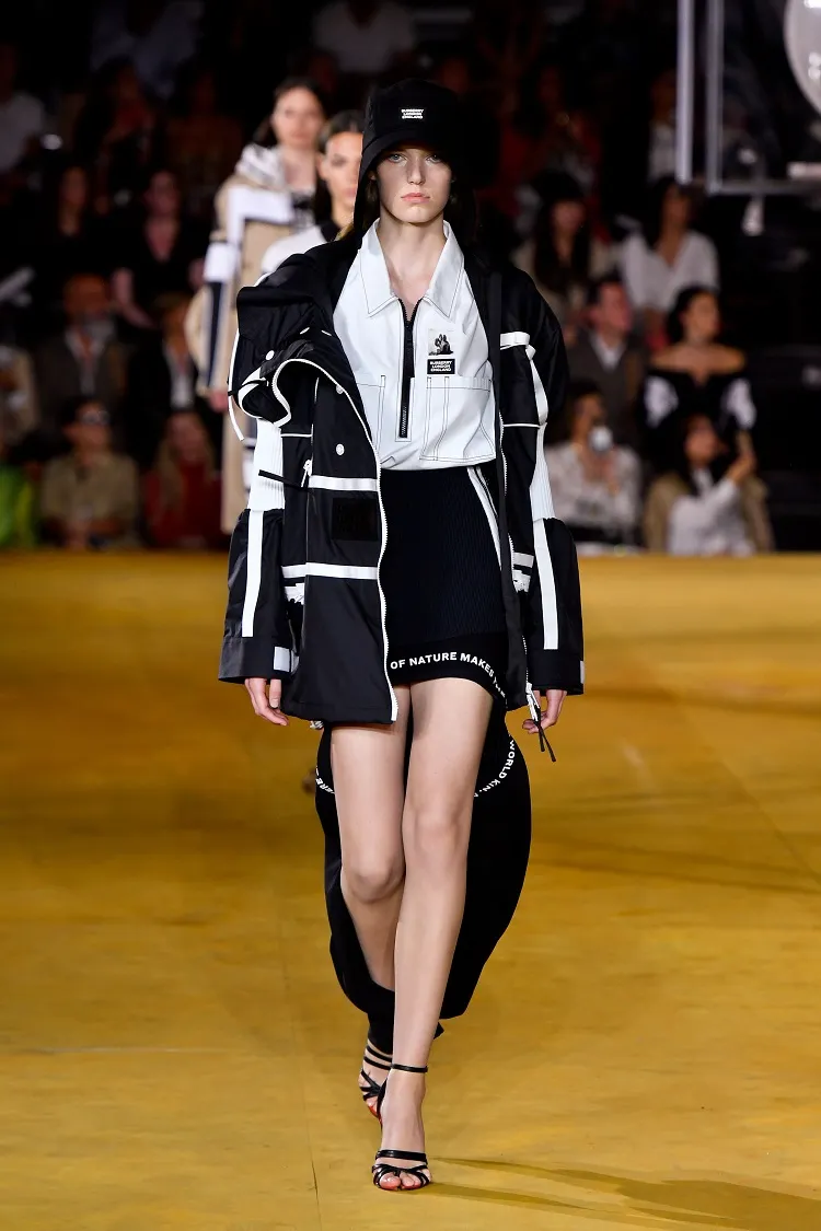 ropa de mujer estilo techwear balensiaga louis vuitton show colección técnica