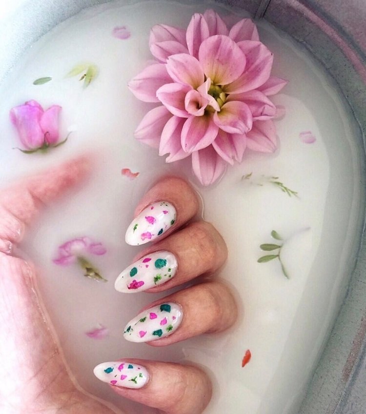 nail art trend 2020 baño de leche uñas baño de leche manicura