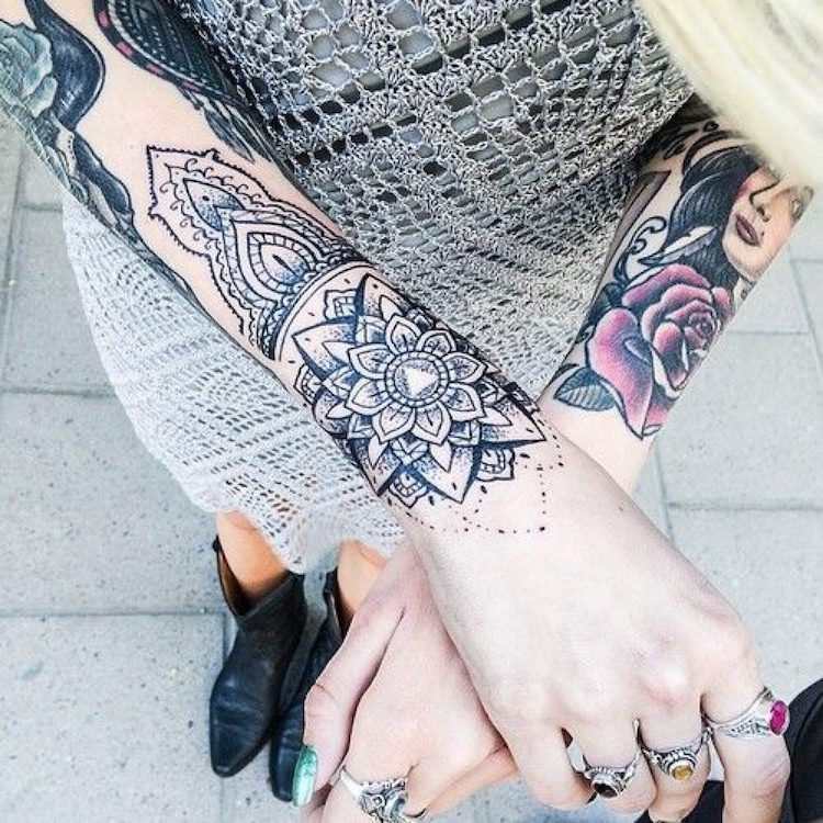 mandala tatuaje manguito tatuaje mujer idea