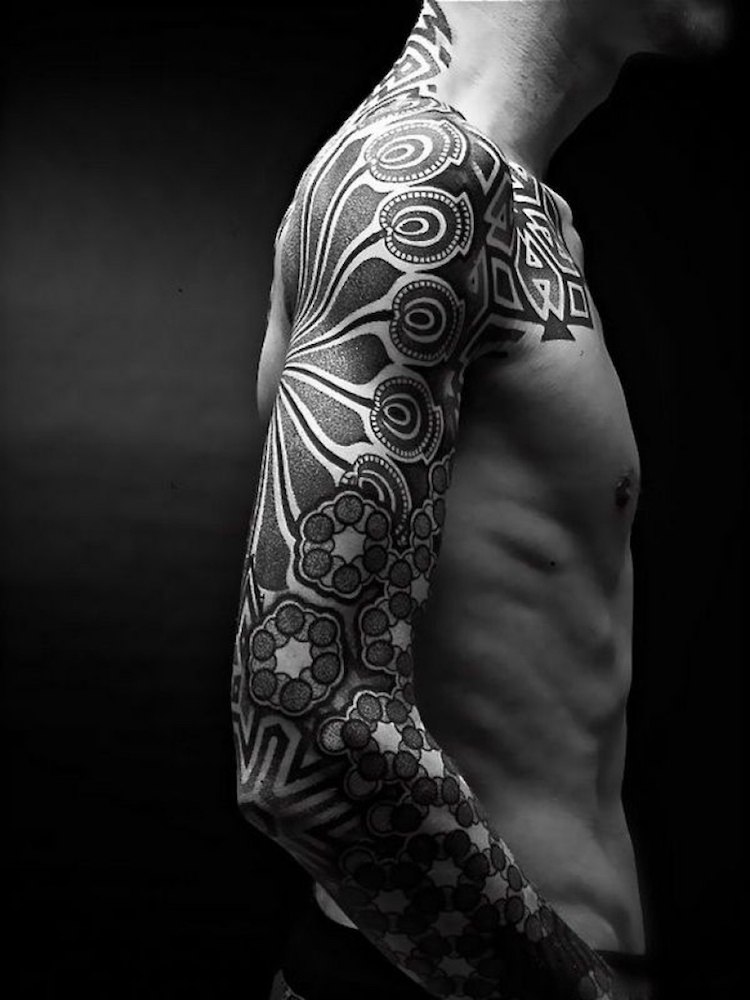 mandala tatuaje manga hombre tatuaje geométrico
