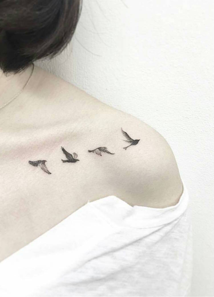 pájaro volador tatuaje-pajaros-clavícula-mujer