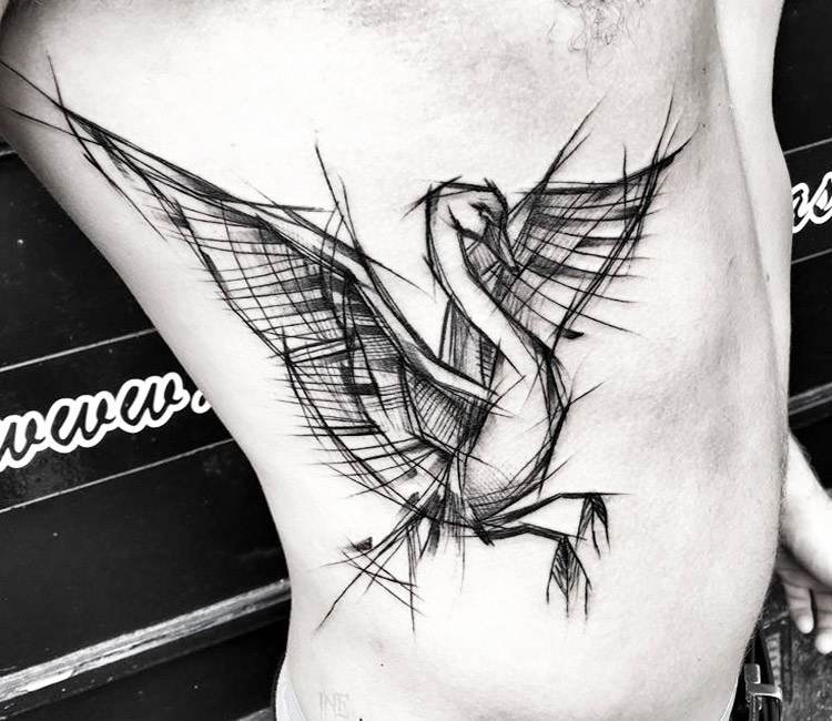 tatuaje-ave-cisne-grafico-costillas-hombre