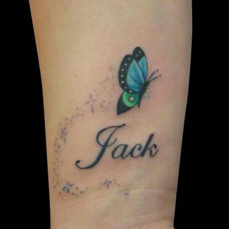muñeca tatuaje mujer azul mariposa nombre