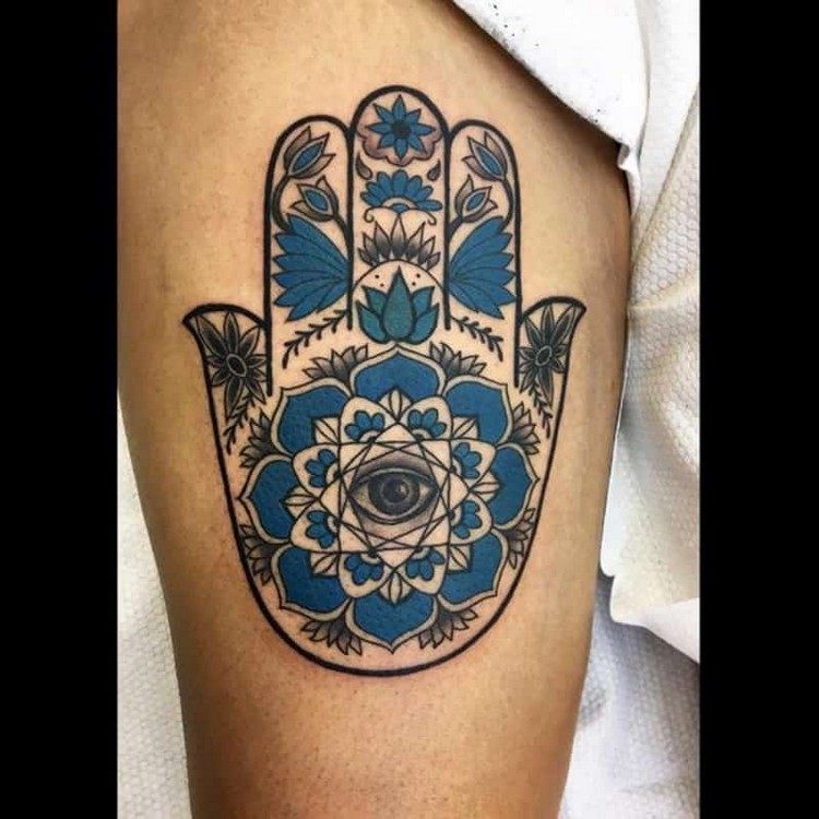 hamsa mano de fatima azul tatuaje protección para los ojos