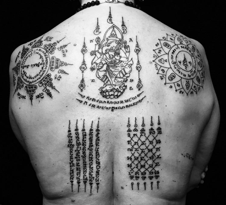 auténtico tailandés tatuaje símbolos protección tatuaje