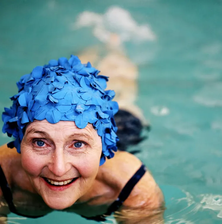 actividades fisicas adelgazar barriga mujer 60 años natacion natacion