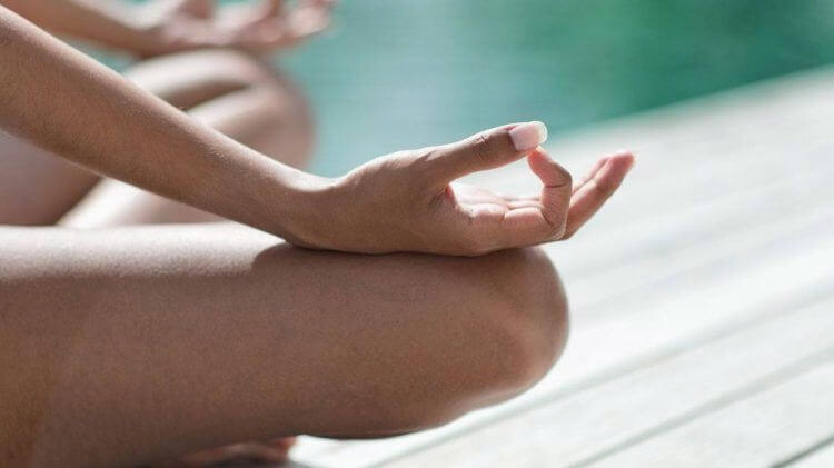 Beneficios para la salud a largo plazo de practicar yoga de la risa