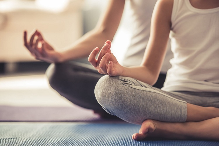 pérdida de peso con consejos y trucos deportivos de yoga